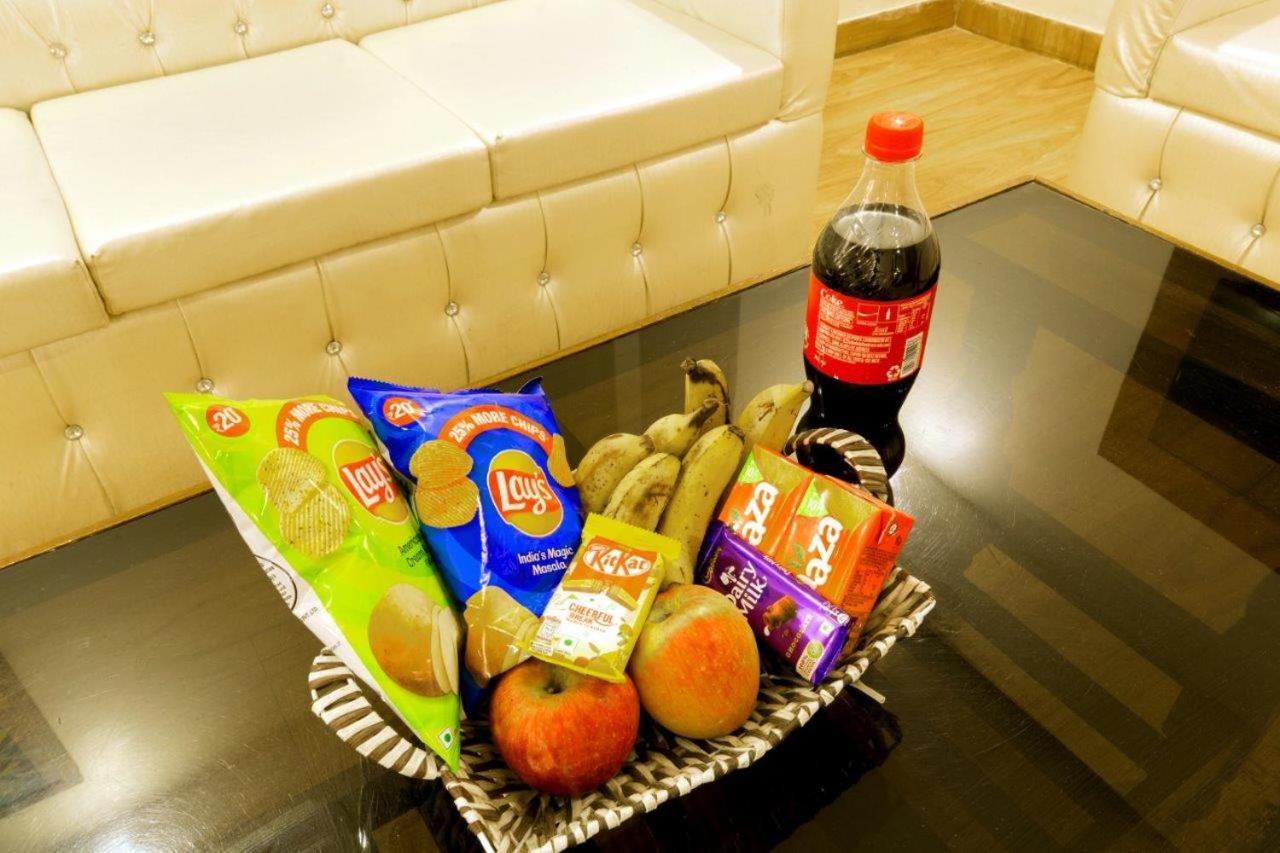 Hotel Viva Palace By Opo New Delhi Bagian luar foto