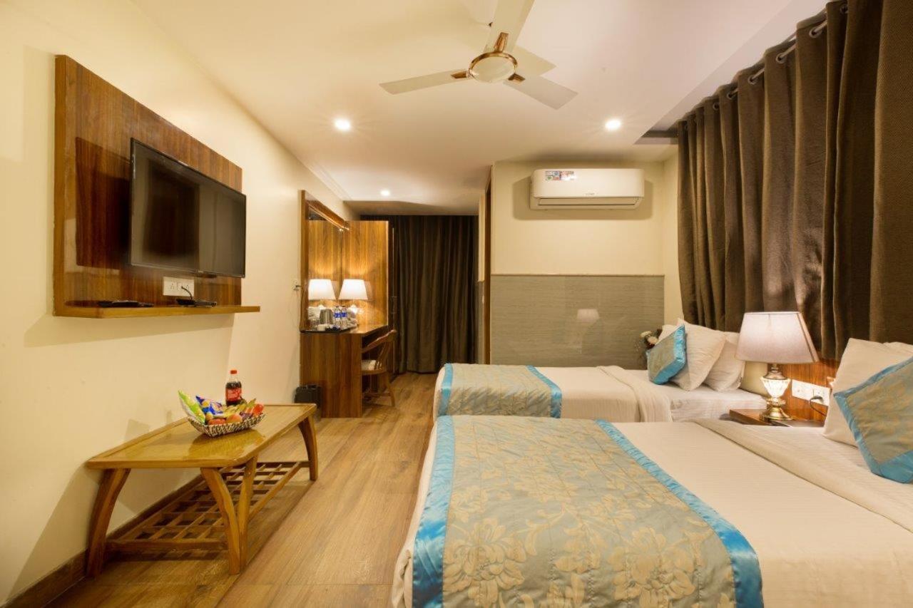 Hotel Viva Palace By Opo New Delhi Bagian luar foto