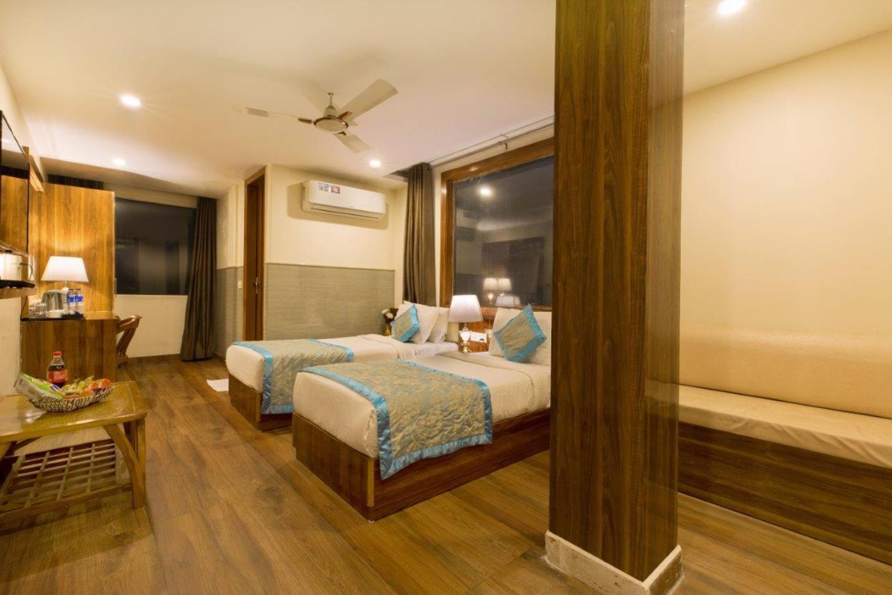 Hotel Viva Palace By Opo New Delhi Bagian luar foto