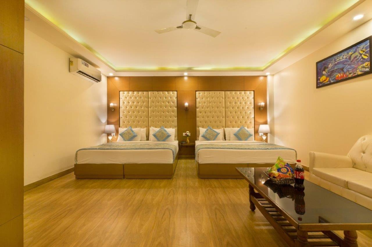 Hotel Viva Palace By Opo New Delhi Bagian luar foto