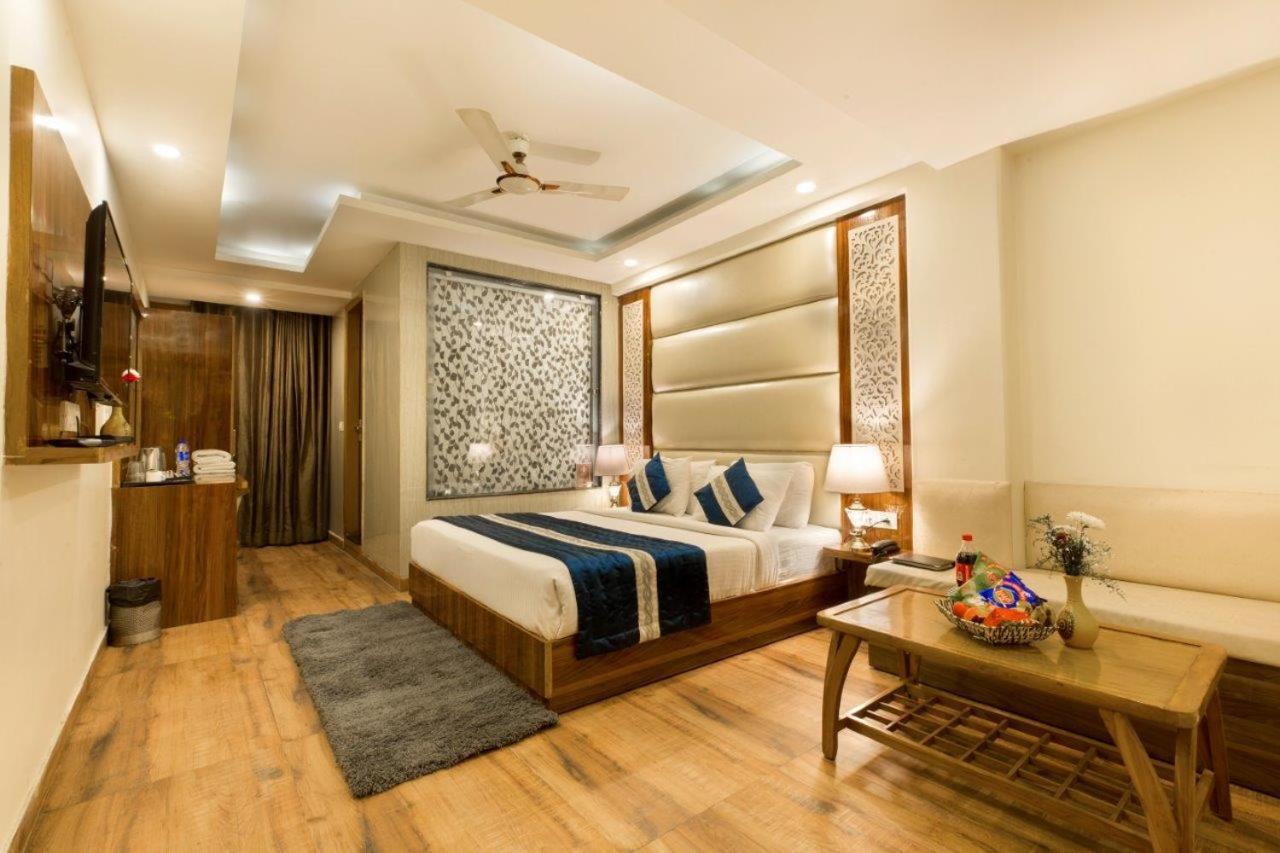 Hotel Viva Palace By Opo New Delhi Bagian luar foto