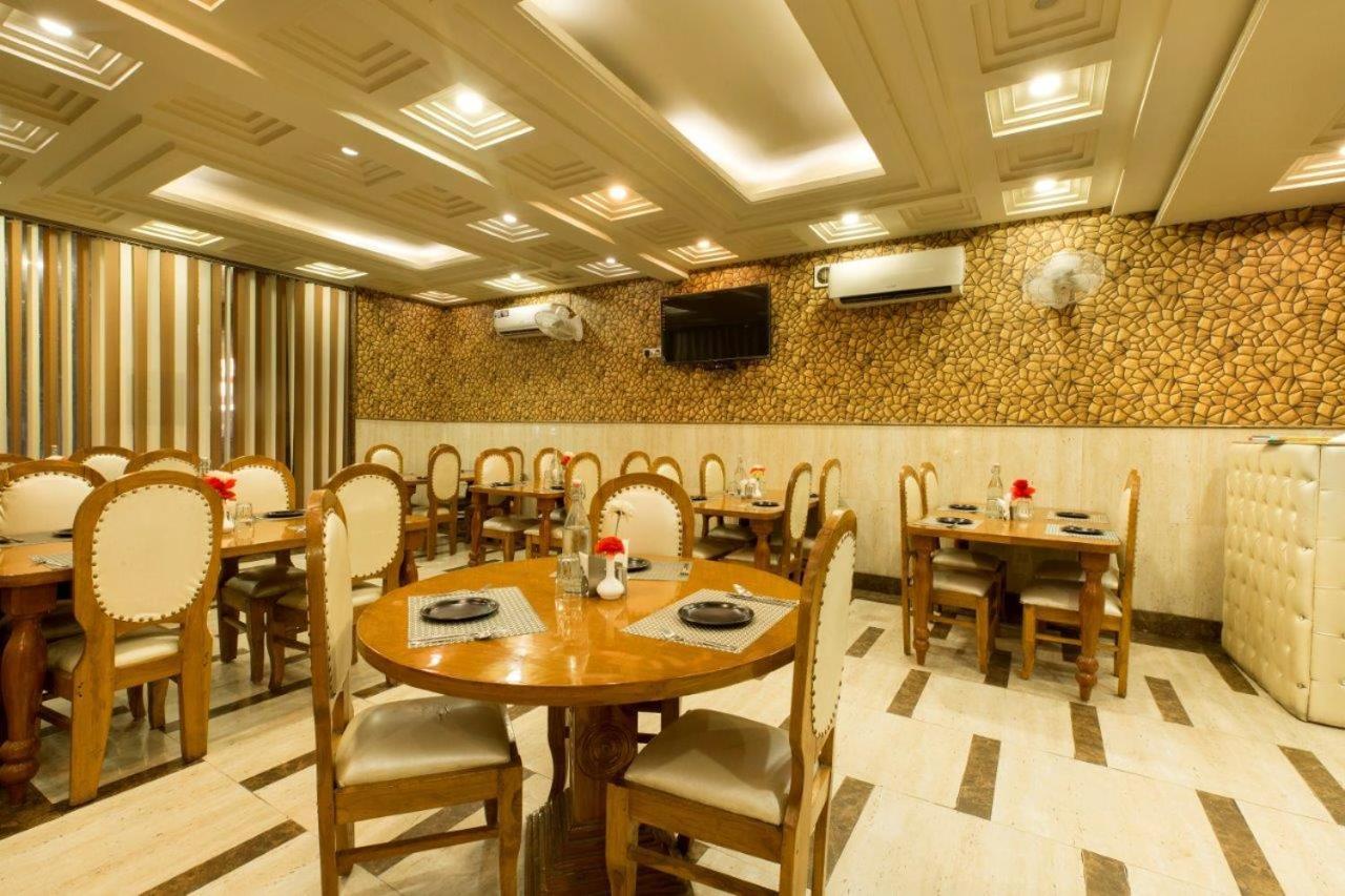 Hotel Viva Palace By Opo New Delhi Bagian luar foto