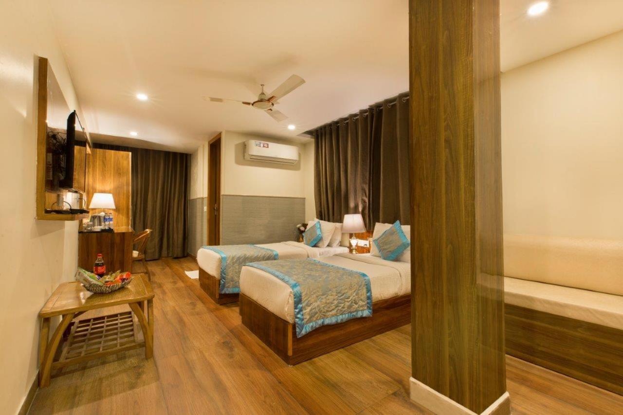 Hotel Viva Palace By Opo New Delhi Bagian luar foto