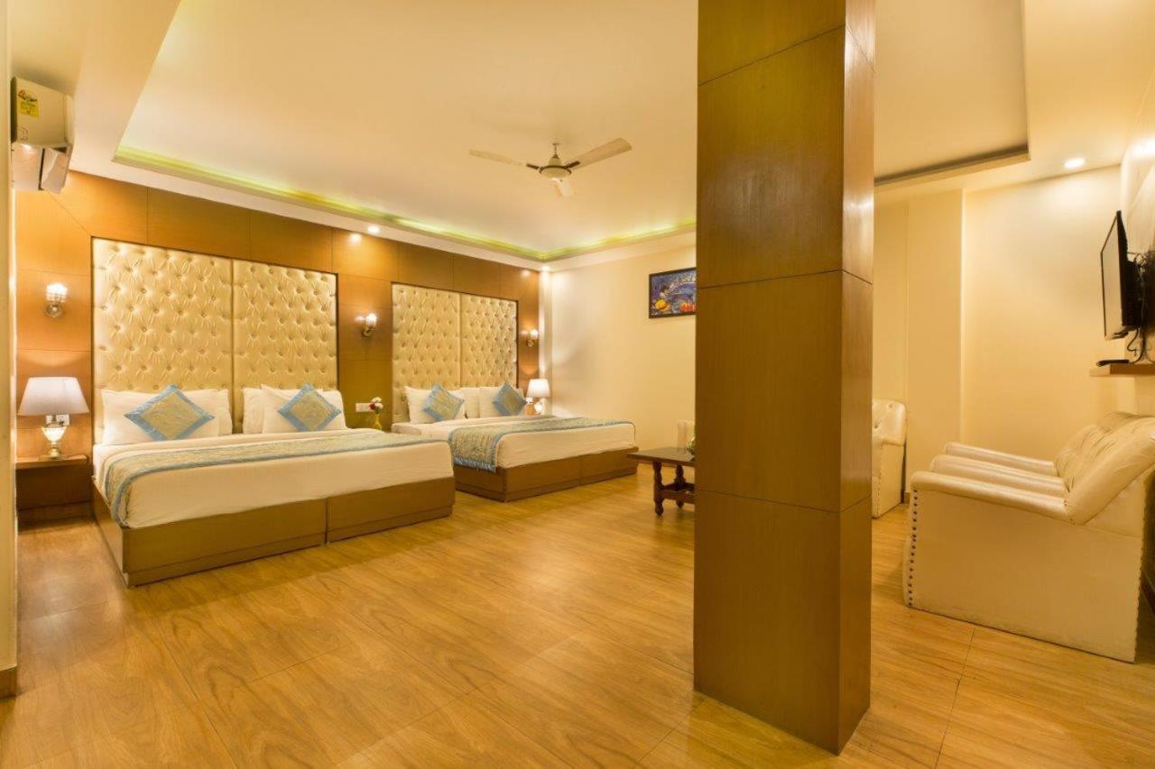 Hotel Viva Palace By Opo New Delhi Bagian luar foto