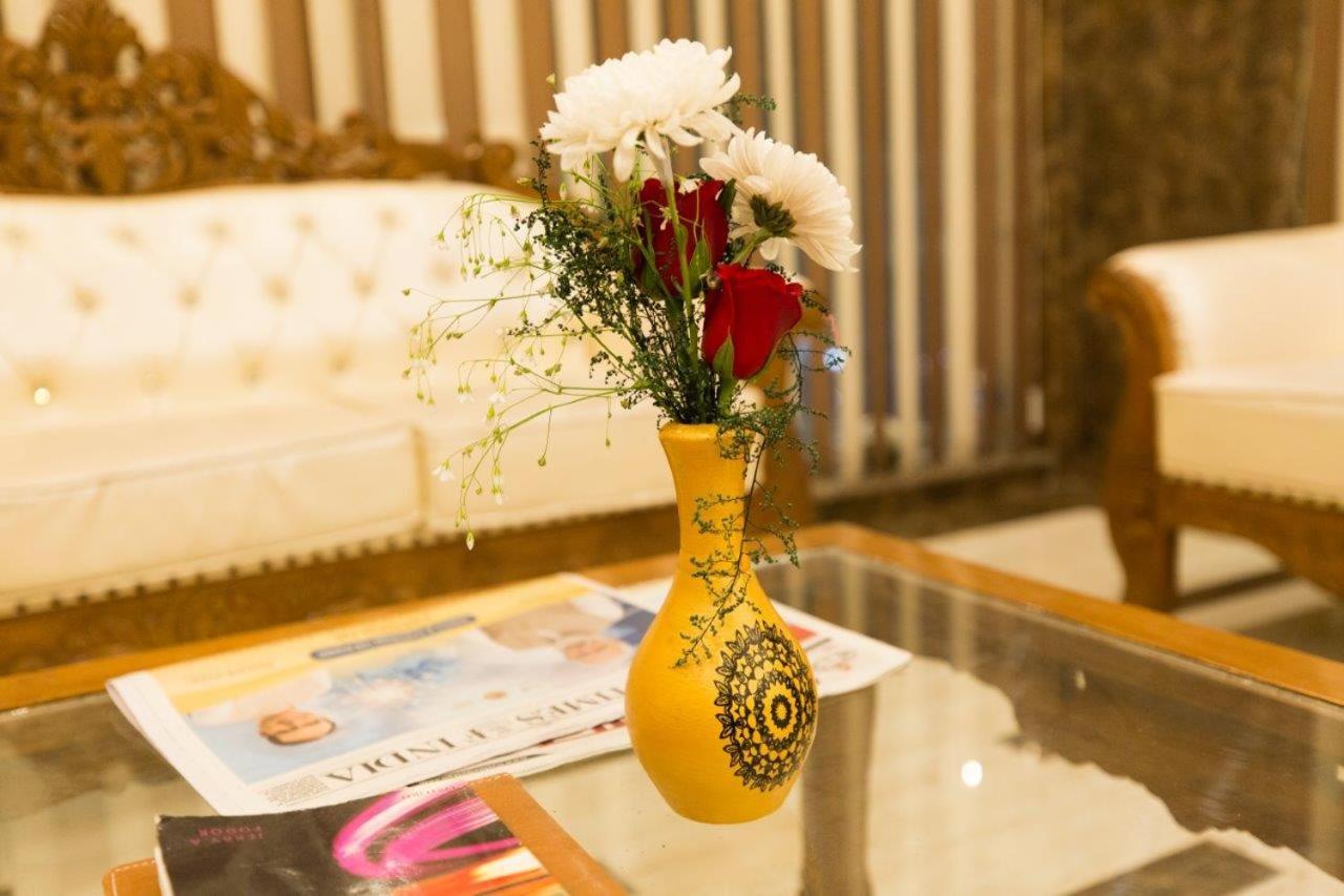 Hotel Viva Palace By Opo New Delhi Bagian luar foto
