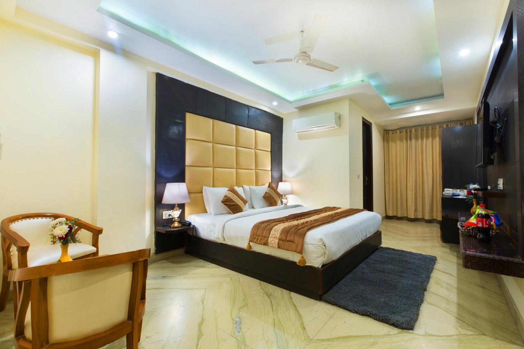 Hotel Viva Palace By Opo New Delhi Bagian luar foto